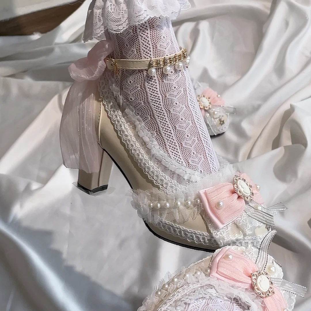 Rosette Cameo Lace heel