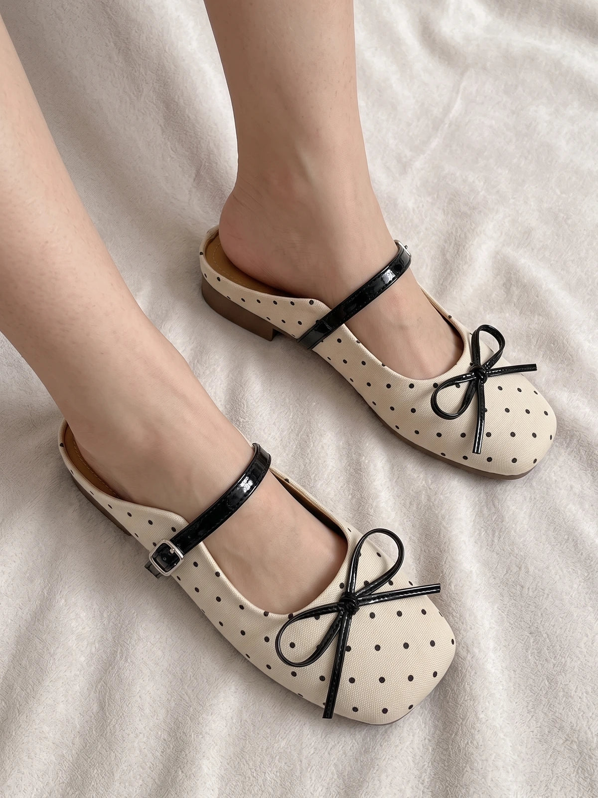 Zoe Bow Sandals