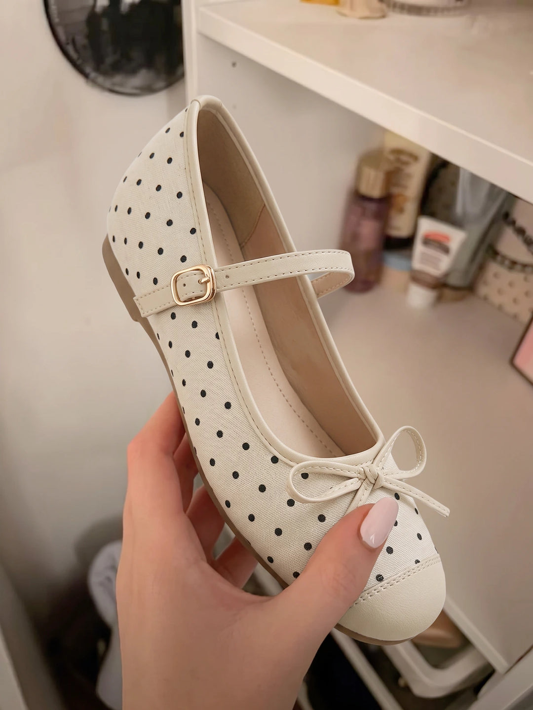Cream With Darling Shoe