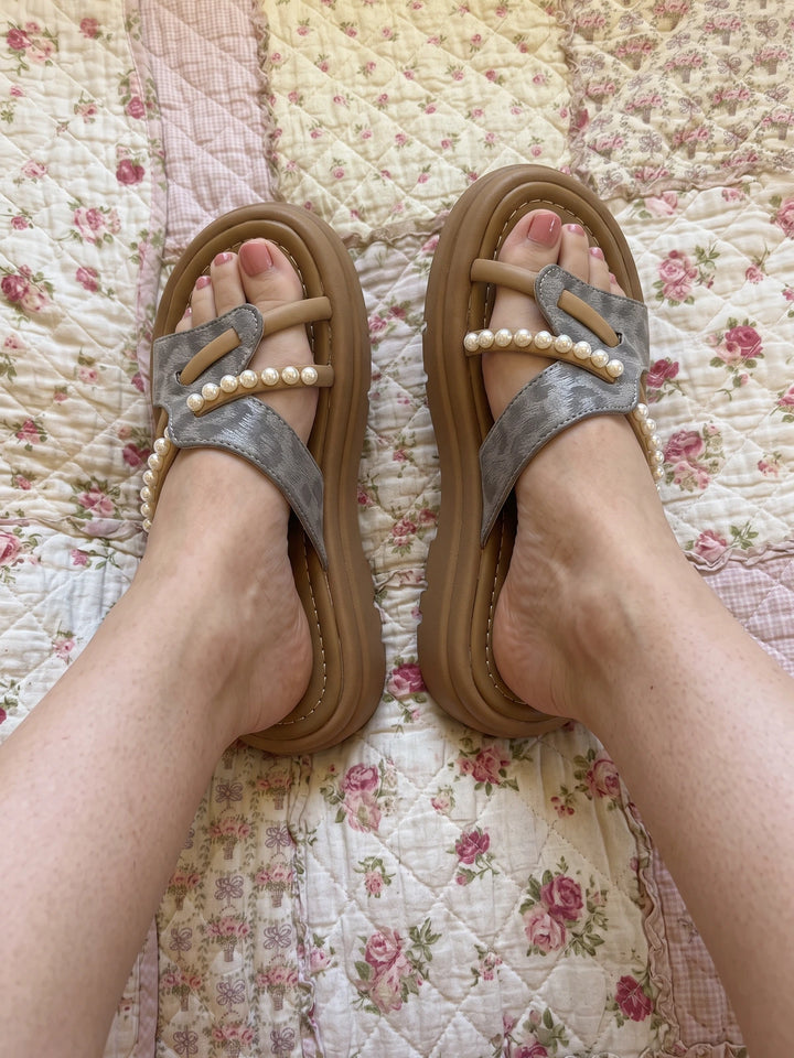 Daphne Jacquard Crossover Sandals