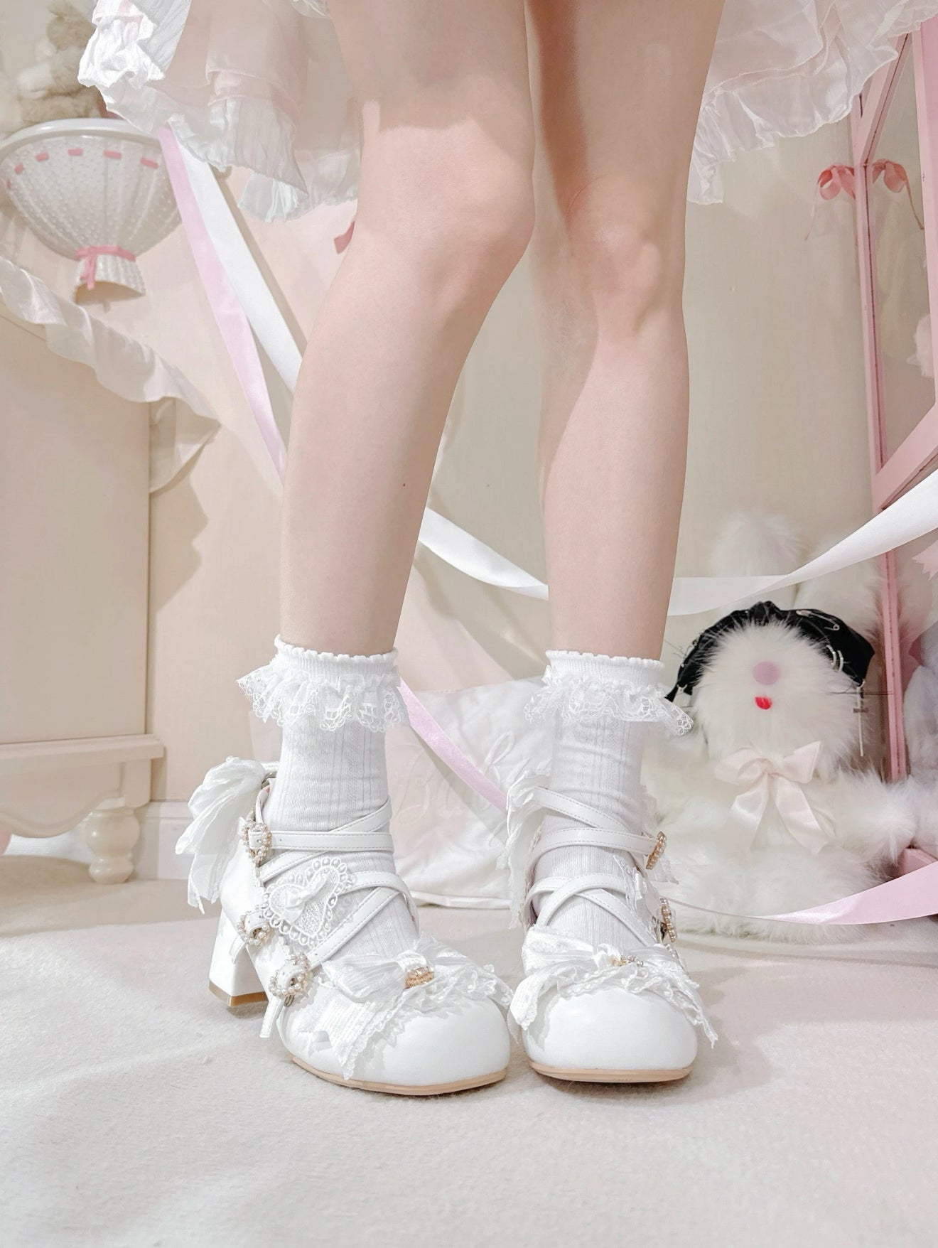 Gabrielle’s silhouette kitty heels