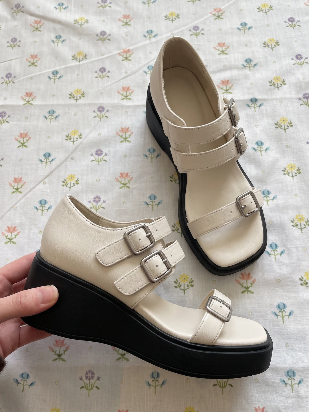 Crème Noir Platform Sandal