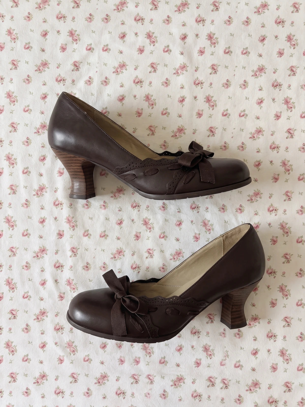 Violaine Scalloped Bow Heels