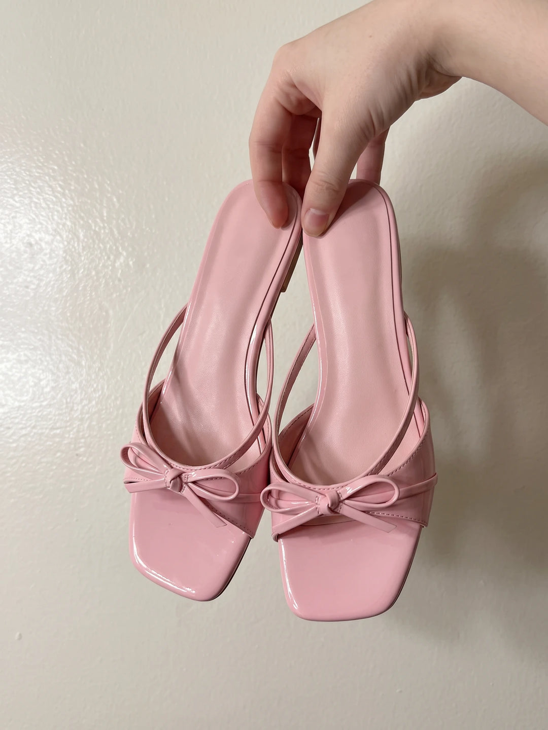 Mignettia Bow Patent Slides
