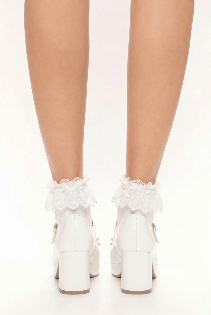 Gabrielle’s silhouette kitty heels