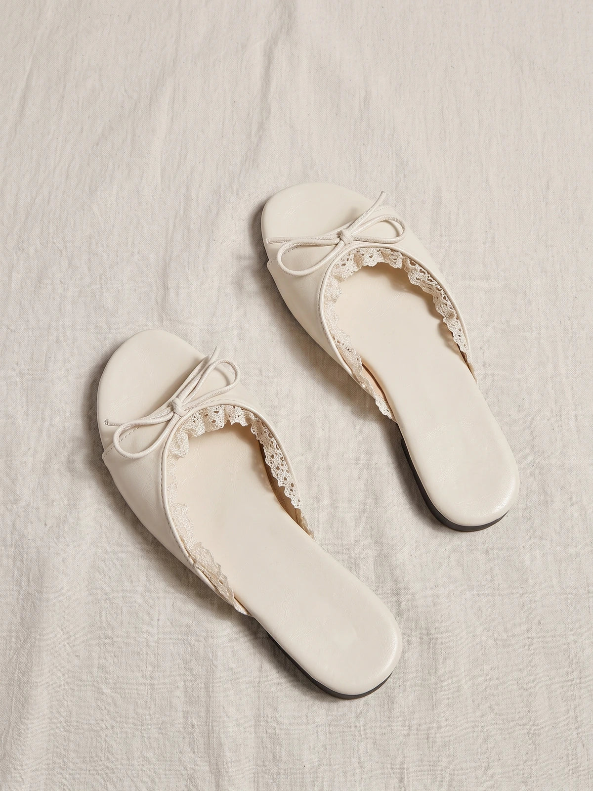 Mignettabelle Lace Bow Slides