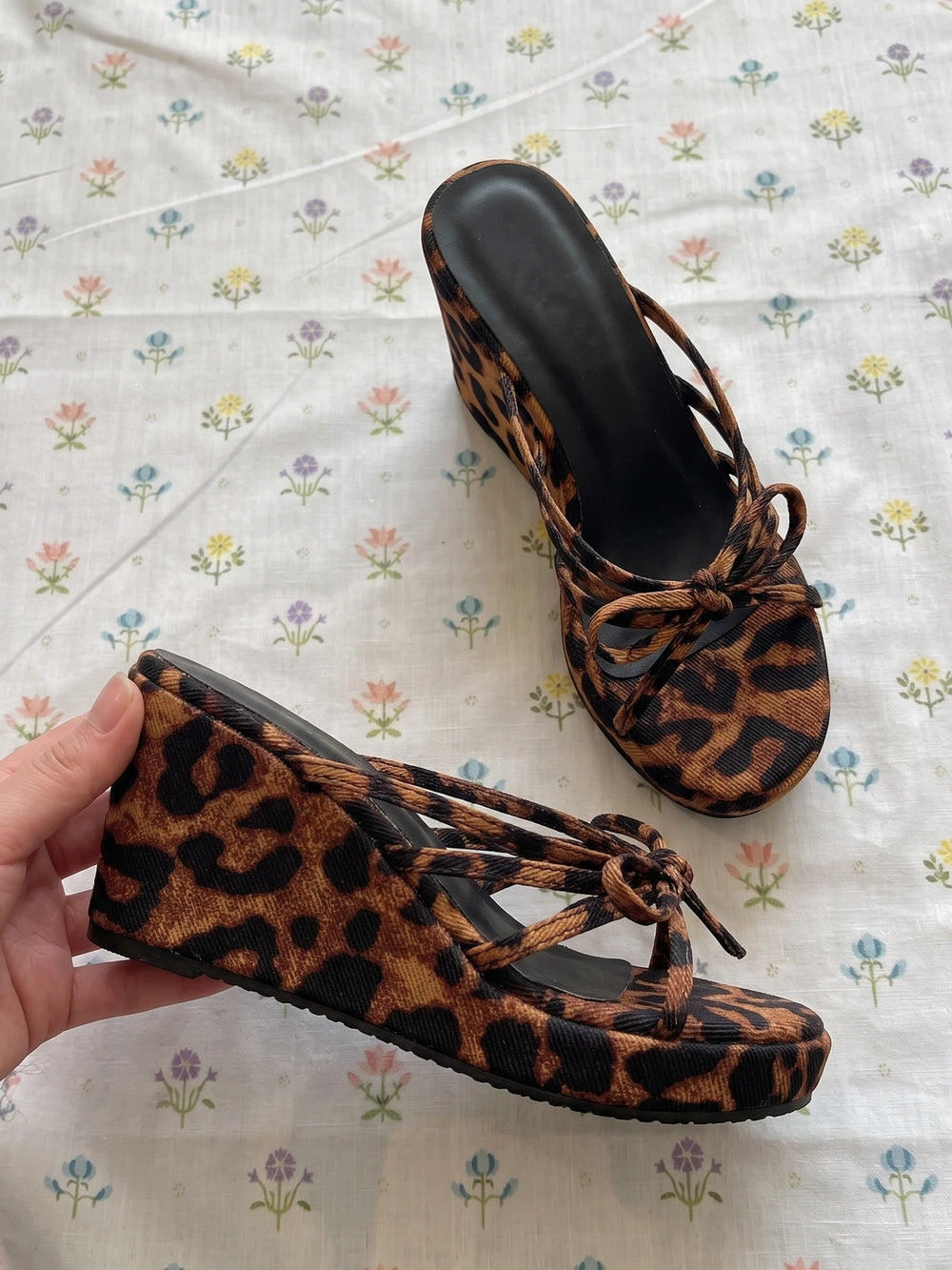 Zibellina Leopard Knot Wedge Slides